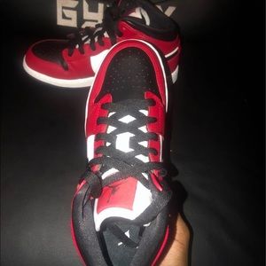 Jordan 1 mids